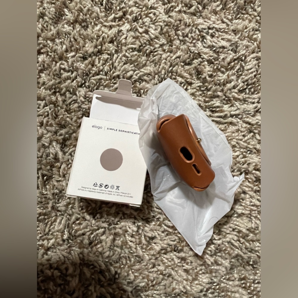 ** Bundle add on**. BROWN LEATHER AIRPODS CASE - Picture 2 of 4